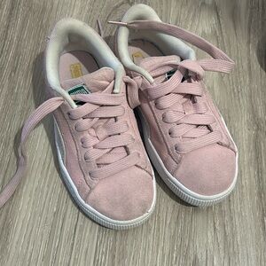 Girls size 1 pumas